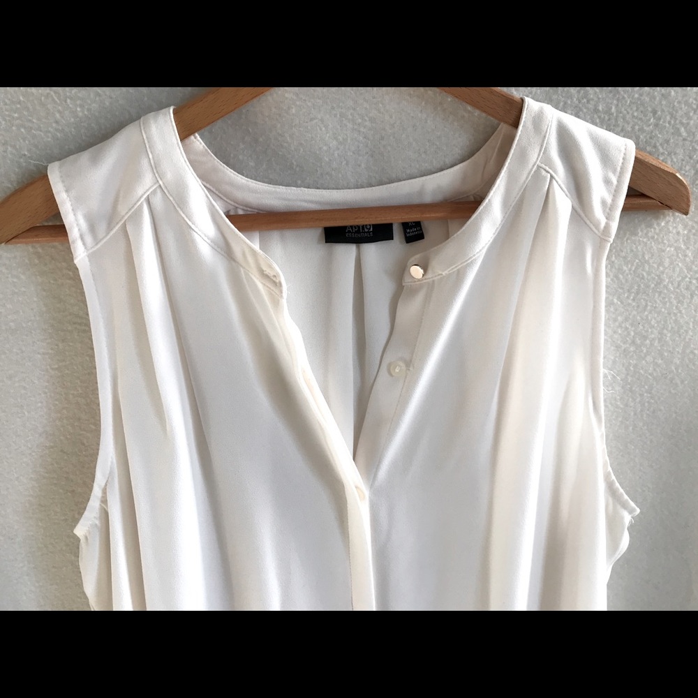 EUC Sleeveless, Essential Top🔝✅